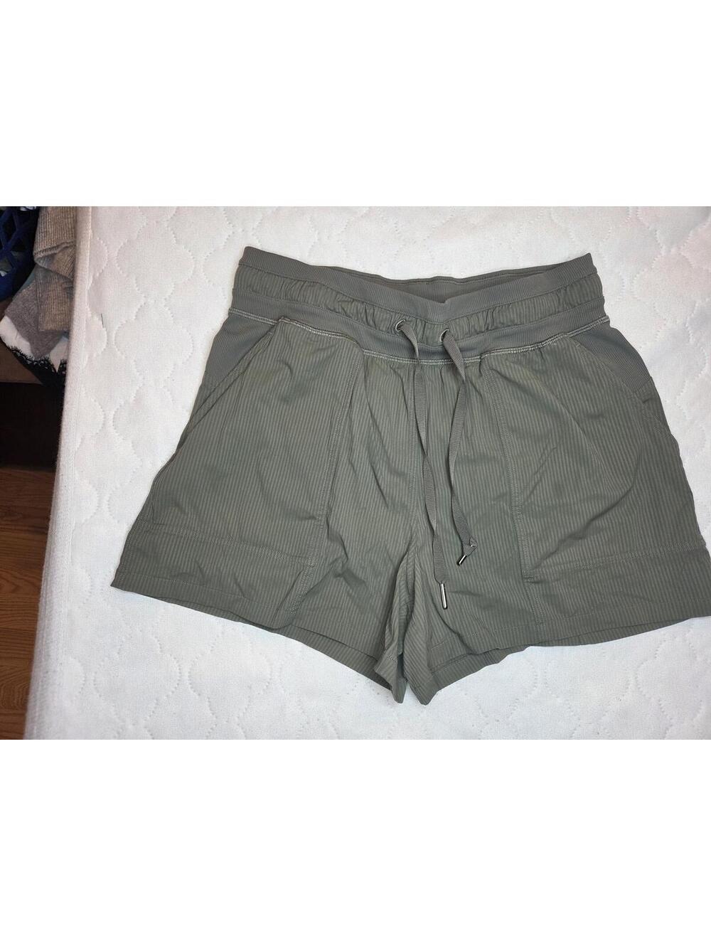 Lululemon army green - Dance Studio High-Rise Short 3.5- size 6